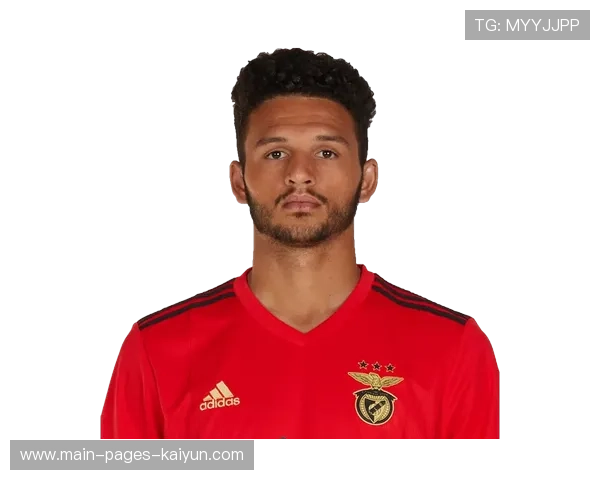 拉莫斯游泳训练动作太优雅：领略足球巨星的水中魅力