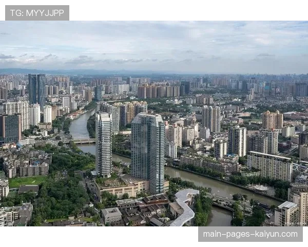 无人机的上帝视角:俯瞰整个球场,无人机俯瞰图 无人机的上帝视角:俯瞰整个球场,无人机俯瞰图